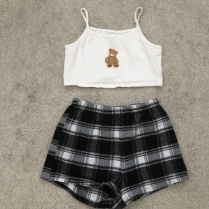 Pyjamas set - Jätte gulligt pyjamas set från Shein! Nyskick💗Storlek 152 men passar xs.