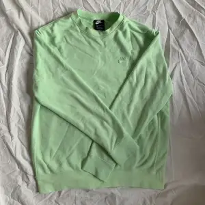Neon Grön Nike Sweatshirt - Storlek M-  ❇️