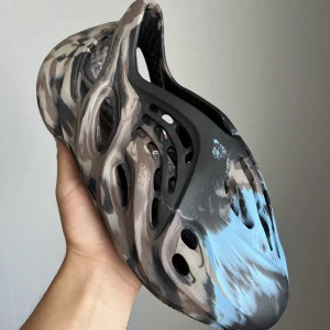 Yeezy Foam Runner Cinder - Yeezy Foam Runner Cinder US 7 | Eu 40,5 10/10 Köpta från Adidas  Köparen står för frakt