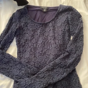 Paket med tröjor - superfin tröja från Newyorker. den blåa är oanvänd. hör av er vid fler frågor🫶🏻  Bruna såld🫶🏻