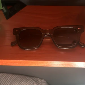 Chimi 04 green - Ett par chimi 04 green typ aldrig använda och allt ingår box, påse och duk. Färg green  04. Kund står för frakt. Skriv för fler frågor och bilder.