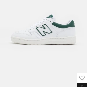 NEW BALANCE 480  - Hej! Säljer dessa snygga skor eftersom dem inte har eller kommer till användning. Köpta i september förra året och endast använda 1 gång och är i nyskick. Skickar självklart mer bilder om man vill de.