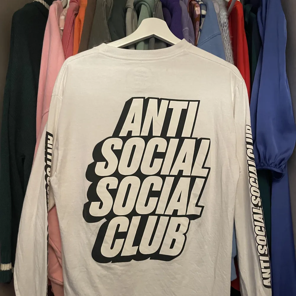En cool oversized långärmad t-shirt från ANTI SOCIAL SOCIAL CLUB som jag köpte i Stockholm för 1699kr. T-shirts.