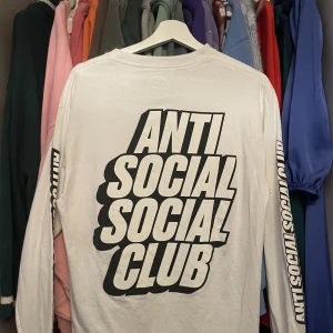 ANTI ANTI SOCIAL CLUB - En cool oversized långärmad t-shirt från ANTI SOCIAL SOCIAL CLUB som jag köpte i Stockholm för 1699kr
