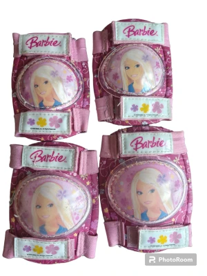 Barbie knä/armbågsskydd  - Knäskydd och amrbågeskydd för barn. Bra att ha på cykel, sparkcykel, rullskridskor mm 