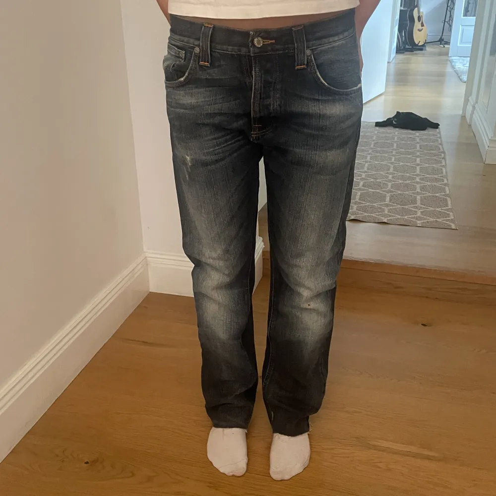 Nudie jeans köpt på sellpy!. Jeans & Byxor.
