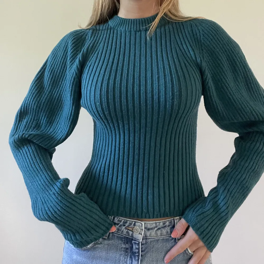 Säljer denna super sköna tröjan från Gina Tricot young. Använd 1 gång och är nästan i nyskick. Om fler är intresserade blir det budgivning. *frakt tillkommer* . Tröjor & Koftor.