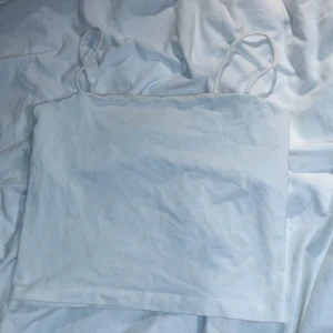 Linne - Vitt linne från GinaTricot i storlek S. Oanvänd, bra skick