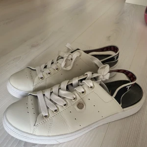 tommy hilfiger skor  - coola tommy hilfiger skor som knappt är använda. strl 38