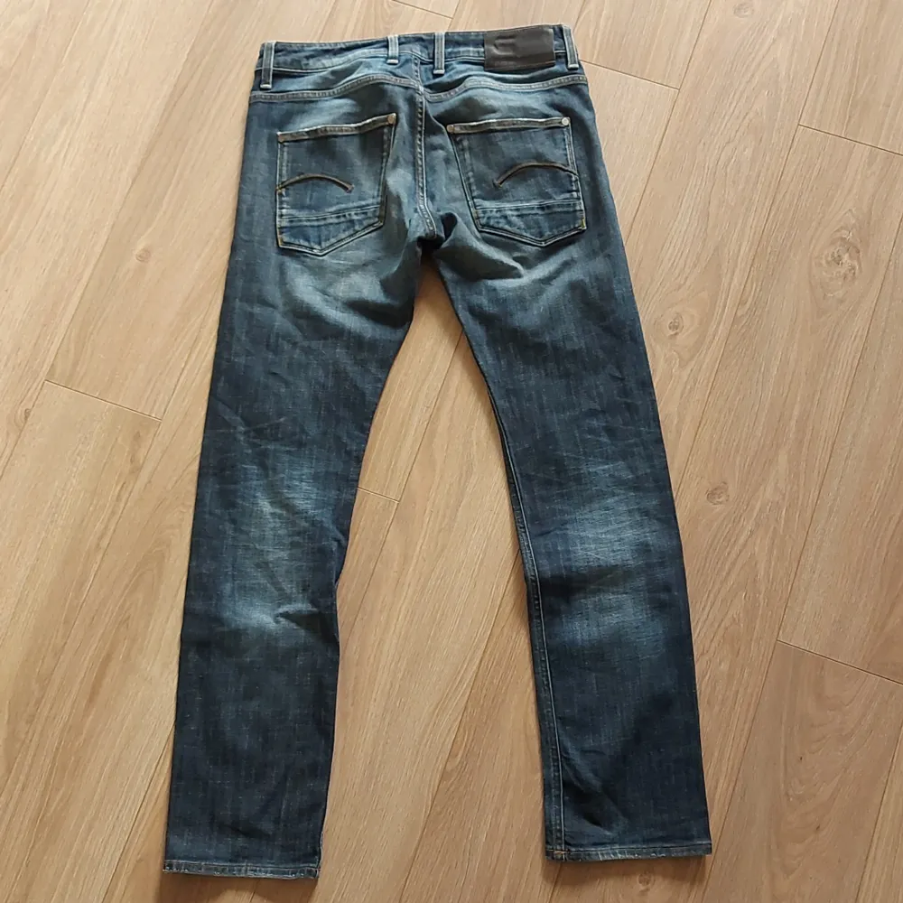 G stsr jeans fräscha och fina köpt för 1100kr för 5 månader sen men knappt använda för de va fel storlek, storleken här . Jeans & Byxor.