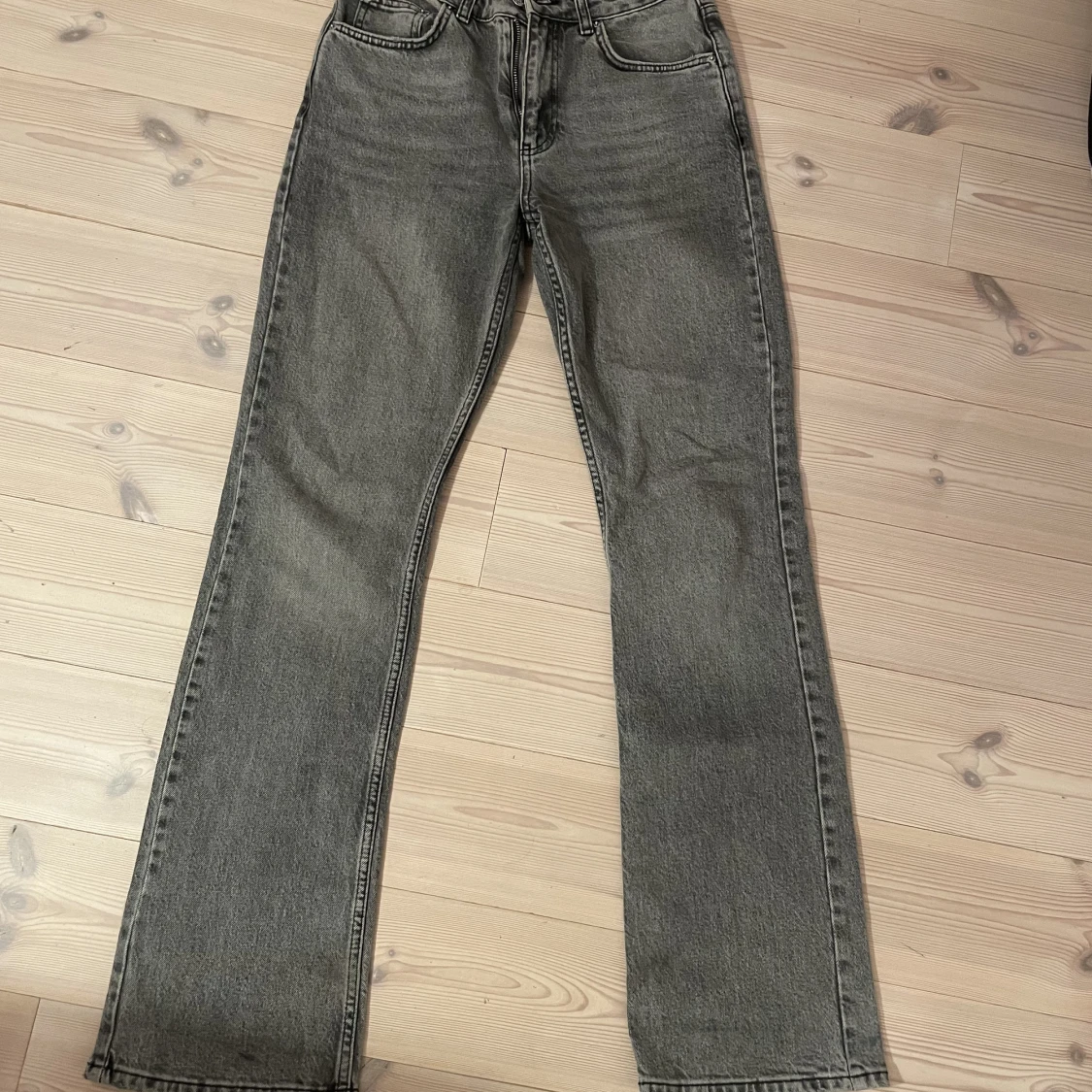 Grå jeans från GinaTricot! - 90