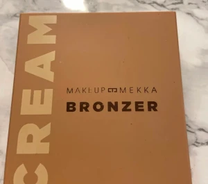Cream bronzer  - Testad (se bild) men mycket kvar!!