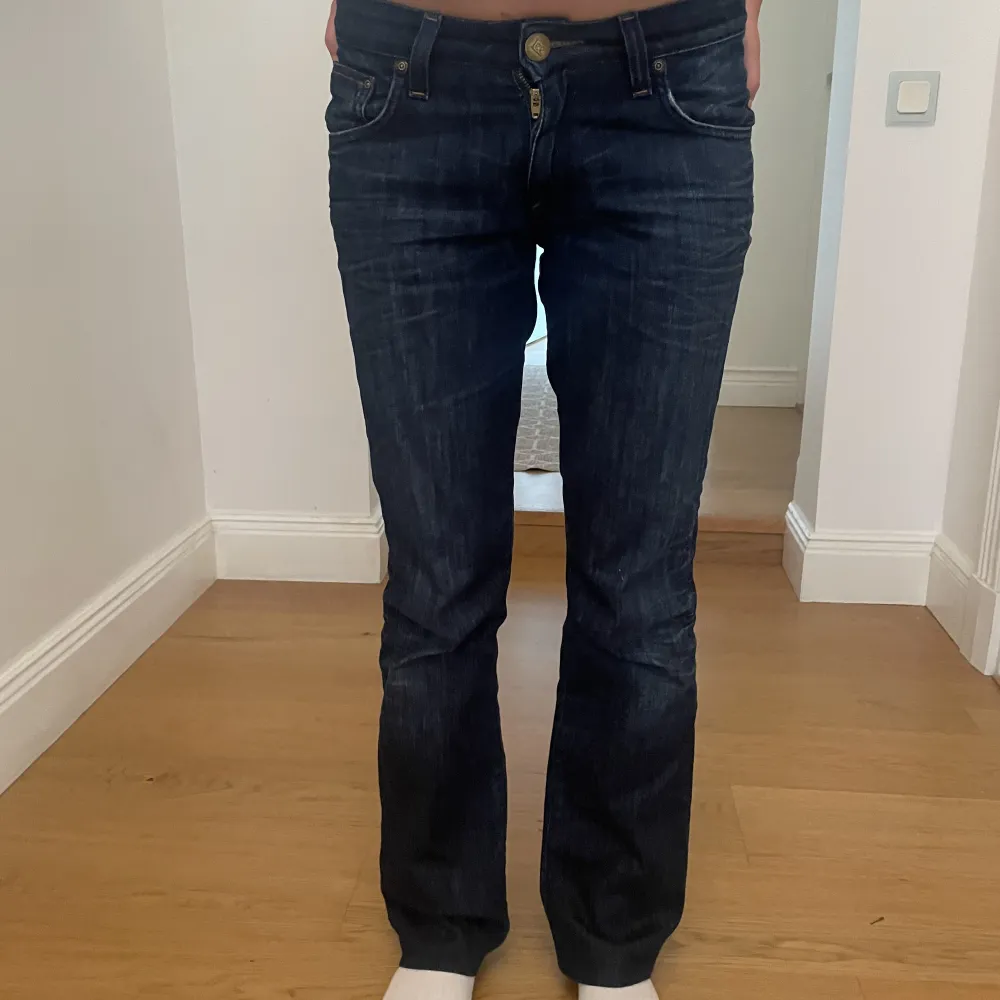 Lowwaist bootcut lee jeans!. Jeans & Byxor.