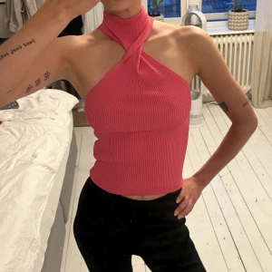 Rosa linne  - Rensar garderoben så säljer denna då den inte kommer till användning för mig. Supersnygg! Använd ett fåtal gånger♻️