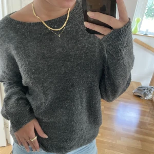 Stickad tröja - Mörkgrå stickad tröja från hm i storlek s