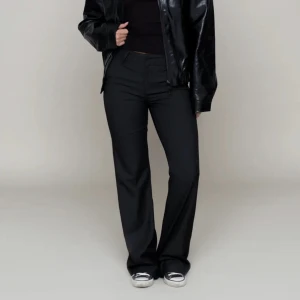 LXA kostymbyxor  - Från lxa o endast använda 1 gång, långa på mig som är 174cm. Köparen står för frakten 🫶🏻