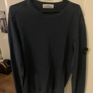 Stone island  - Garderob rensning så säljer lite kläder 1000kr storlek L. Inte mycket använd.