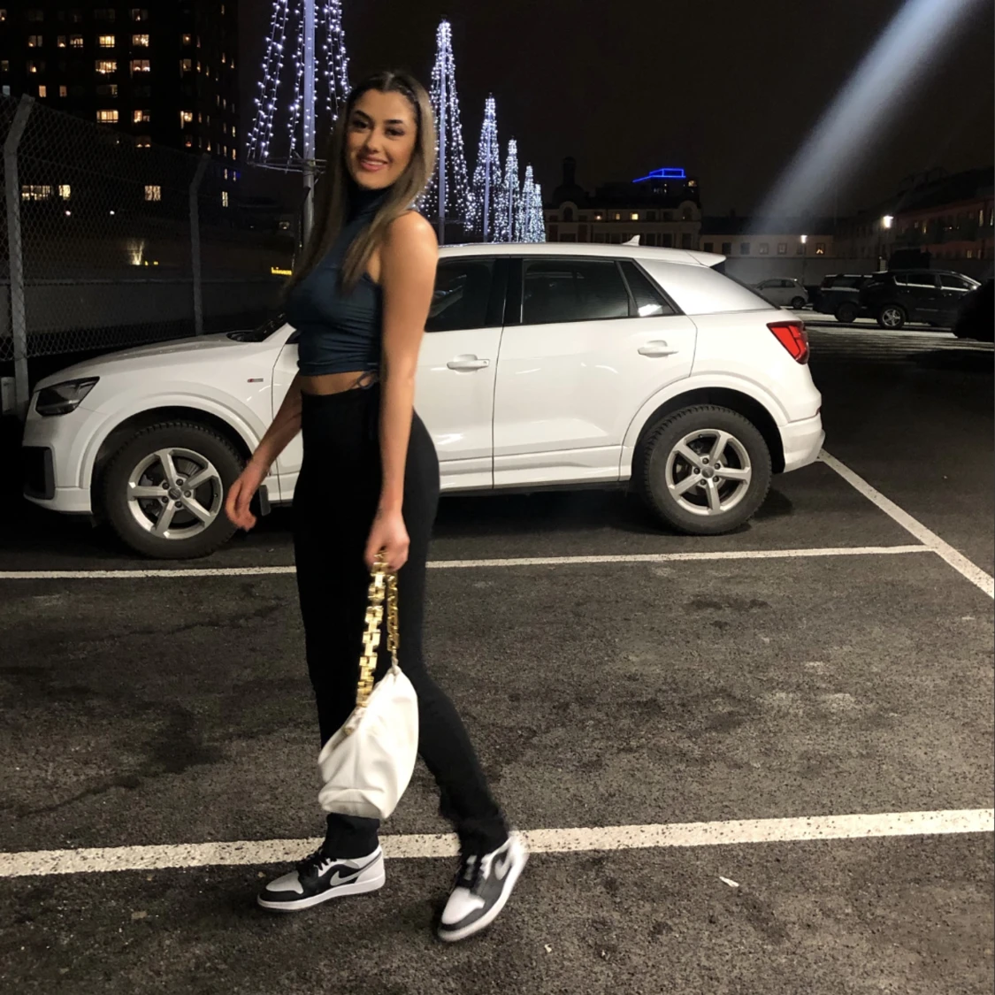 Svarta kostymbyxor med slits