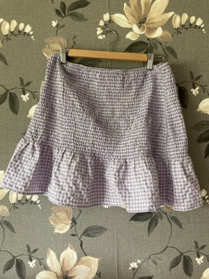 Fin kjol💕 - Så fin kjol, som funkar lika bra som en topp!😍  Tar endast Swish och postar så snabbt som möjligt!🤩