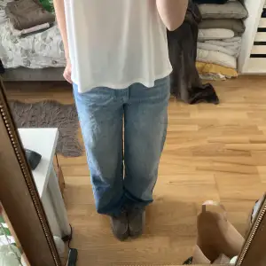 Straight och lite baggy jeans från Gina, superfina och använda max 3 ggr💗