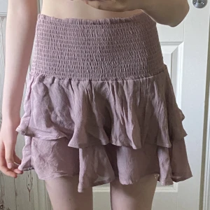 Volang kjol - Kjol i fint skick men används ej.