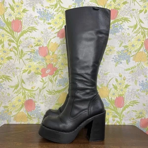 Destroy Boots - Selger disse utrolig fete vintage Destroy støvlettene fra 90-tallet. Fra fatcowvintage på IG for $575 🥵 Hvis noen vil bytte lignende sko i en størrelse større så gjerne ta kontakt!  Jeg kan sende internasjonalt⭐️