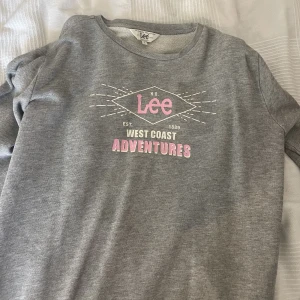 Tröja  - En snygg tröja som är i bra skick, Jätteskön på.