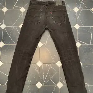 Säljer ett par feta Levi’s 502 jeans. Kom privat för fler bilder.