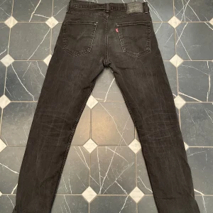 Levi’s jeans  - Säljer ett par feta Levi’s 502 jeans. Kom privat för fler bilder.