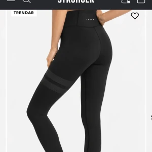 Träningstights stronger - Träningstights från Stronger modell etna färg svart, enbart använd ett fåtal gånger