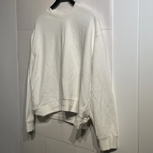 basic sweatshirt - 40 kr