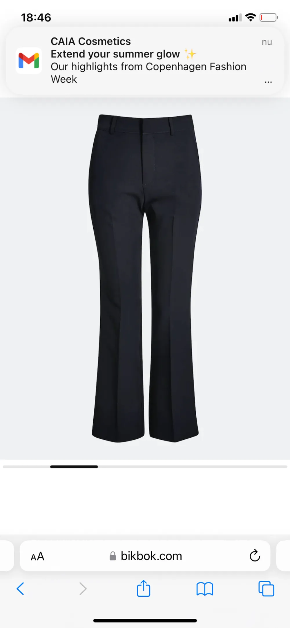 Kostymbyxa från bikbok, modellen Vilma, utsvängda ben. Säljer då de är för små på mig 🥰. Jeans & Byxor.