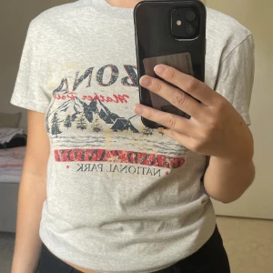 T-shirt - En t-shirt i snygg passform köpt på ASOS. Använd ett fåtal gånger och i bra skick!