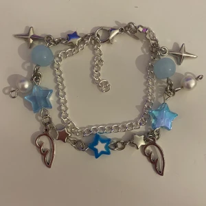 armband  - ⋆˙⟡ ♡ ☁️handgjort armband gjort av mig i rostfritt stål☁️ ♡ ⟡˙ ⋆ +frakt. alltid rengjort innan det skickas iväg. mer info i dm.