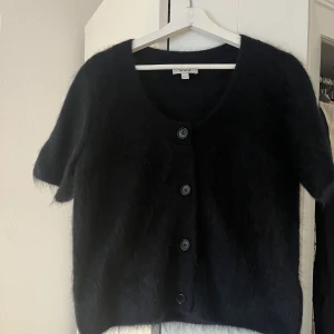 Mohairtröja COS - Knappt använd tröja i mohair från COS i stl M. 