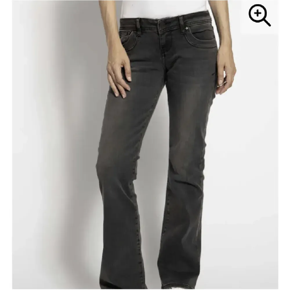 Säljer dessa as snygga jeans, bra skick. 26/30. 500kr pris kan w. Jeans & Byxor.