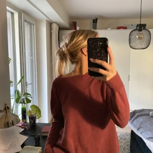 Kashmir tröja  - En fin oanvänd Kashmir tröja mörk röd 