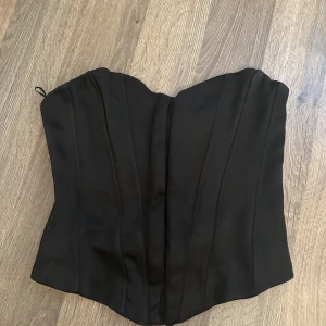 Korsett topp - En korsett topp från Zara 