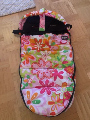 Åkpåse för alla barnvagnar - Jätte fin och varm åkpåse som passar alla vagnar. Avtagbar överdel så den passar året runt.