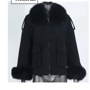 Cashmere kappa/jacka - Super fin jacka knappt använd avtagbar päls. Äkta päls.