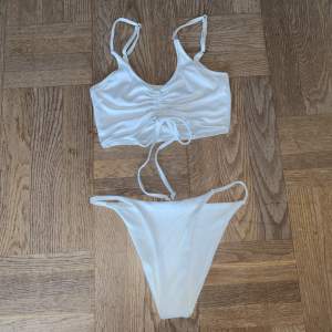 Bikini-set strl s från Zaful, utan inlägg. Bara Över-/underdel - 30kr. Hela setet - 40kr Skriv om du vill köpa en av dem, men om du vill köpa setet kan du klicka på ”köp nu” Bra skick, knappt använda!