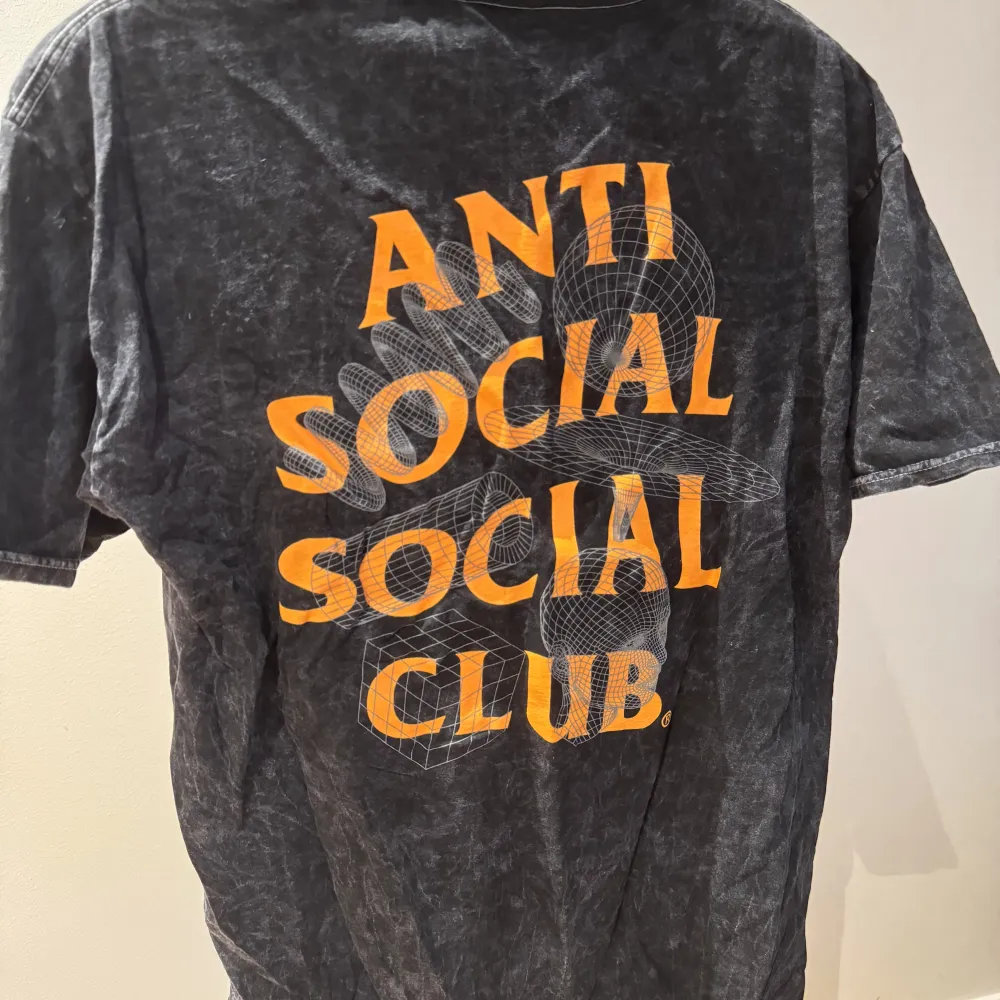 Limited edtion modell av Anti Social Social Club t-shirt. Köpte fel storlek, aldrig använd. Prislapp fortfarande kvar.  Storlek Large. T-shirts.