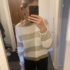 Randig stickad tröja  - Super fin randig tröja💕 inte så mycket använd💕