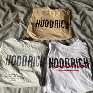 Hoodrich t shirtar  - 10/10 skivk. En tröja=200. Alla tre =500