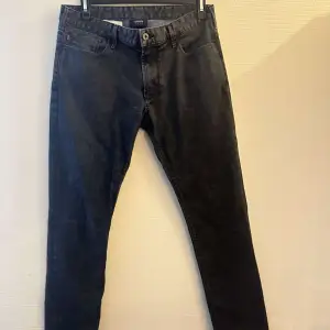 Riktigt snygga Armani jeans. Dom är i riktigt bra skick då dom inte har använts mer än 2-3 gånger!!