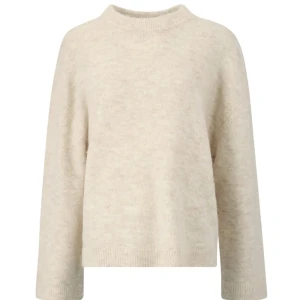 Stickad tröja - En stickad beige tröja från Gina💞helt ny, säljer pga att den inte passade mig 🥰köptes för 399