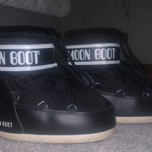 Moonboots -   Pris kan sänkas om de e snabb affär, kontakta för mer info 