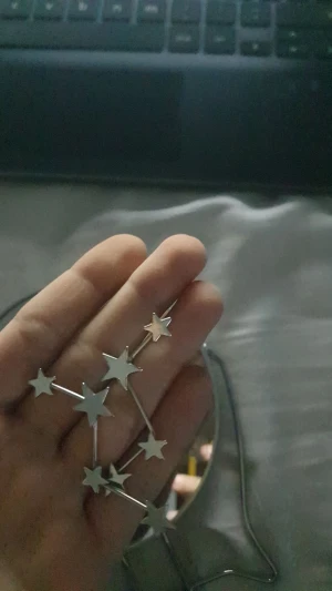 Stjärn örhängen - Dessa har jag haft hemma i ett år men inte använt en ända gång, jätte söta och enkla att styla med rätt stil