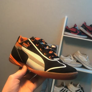 Puma inneskor - Puma inneskor storlek 34. Fint skick. Säljer på grund av att jag vuxit ur dem.