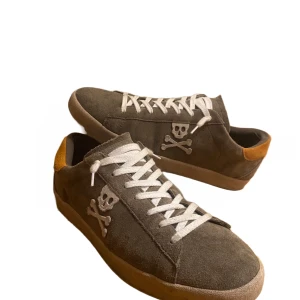 Henry scalpers skor - Tja säljer ett par fett feta Henry scalpers skor som ändas är använda i någon vecka, skick 9/10. Byten kan också vara intressant, tveka inte av att höra av er